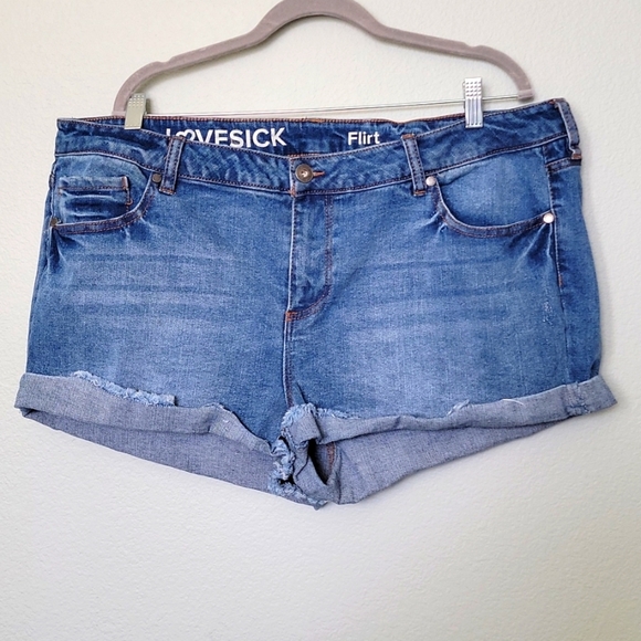 Lovesick Pants - Lovesick Flirt Beachy style distress rolled hem denim shorts size 24